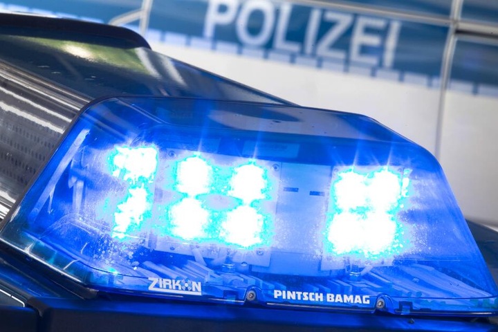 Als die Polizei eintraf, fand sie den Einbrecher schlafend vor. (Symbolbild)