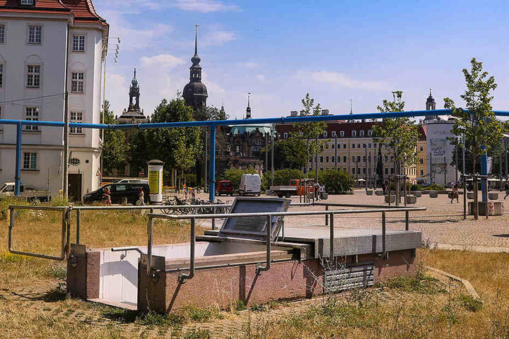 Der unscheinbare Eingang zur Trafo-Station am Postplatz - in dieser und 52 weiteren Anlagen wird der Strom ins DVB-Leitungsnetz eingespeist.