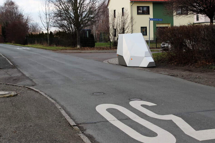 Vor allem über den Standort direkt an der Einmündung Obernaundorfer Straße sorgt für Ärger.