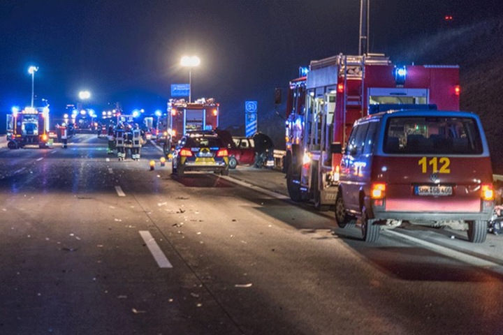 Bei dem Unfall wurden sieben Menschen verletzt.