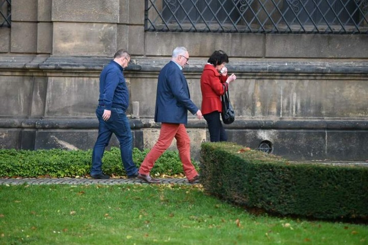 Kunstministerin Eva-Maria Stange (62, SPD) und Dirk Syndram (64, Mitte), Direktor des Grünen Gewölbes.