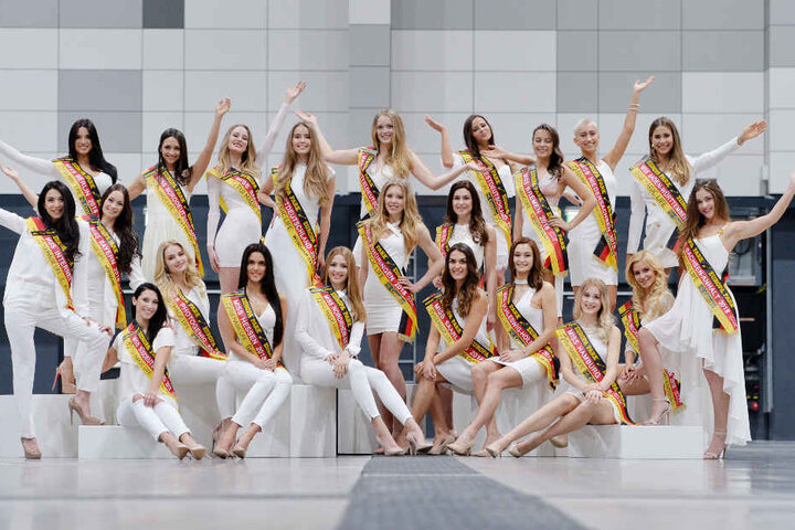 Im Finale Ende Februar müssen sich die Kandidatinnen im Abendkleid und in Bademode der Jury präsentieren.