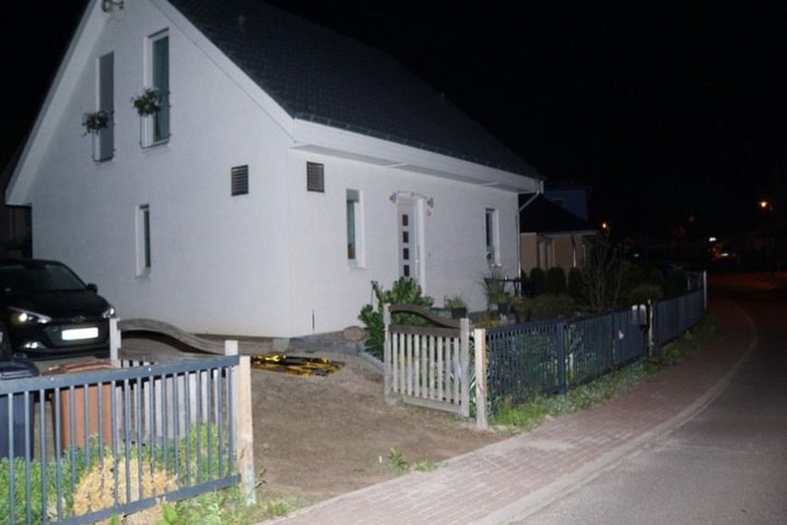 In der Einfahrt dieses Hauses wurde ein unterkühltes Baby im August 2017 gefunden.