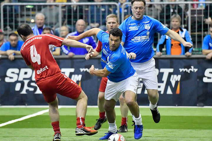 Verlernt hat er nichts: Ballack traf vom Siebenmeterpunkt und aus dem Spiel heraus.