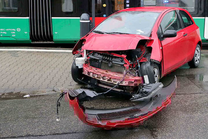 Am Toyota entstand erheblicher Sachschaden.