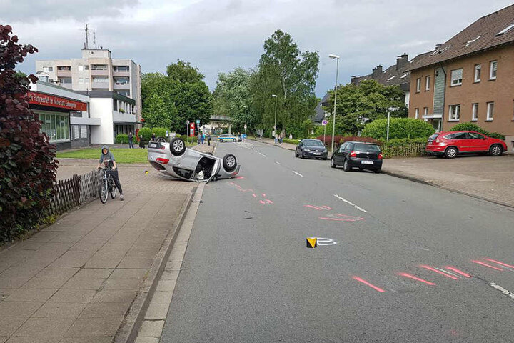 Die Straße musste für 90 Minuten lang gesperrt werden.