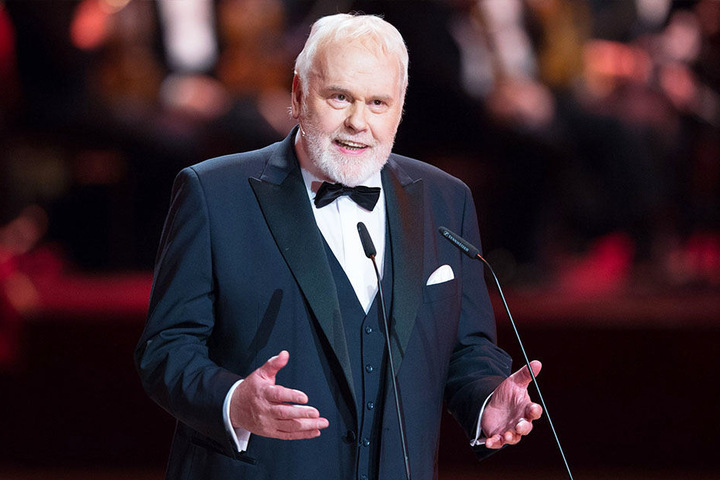 Auf dem SemperOpernball 2016 bekam Gunther Emmerlich den St. Georgs Orden verliehen.