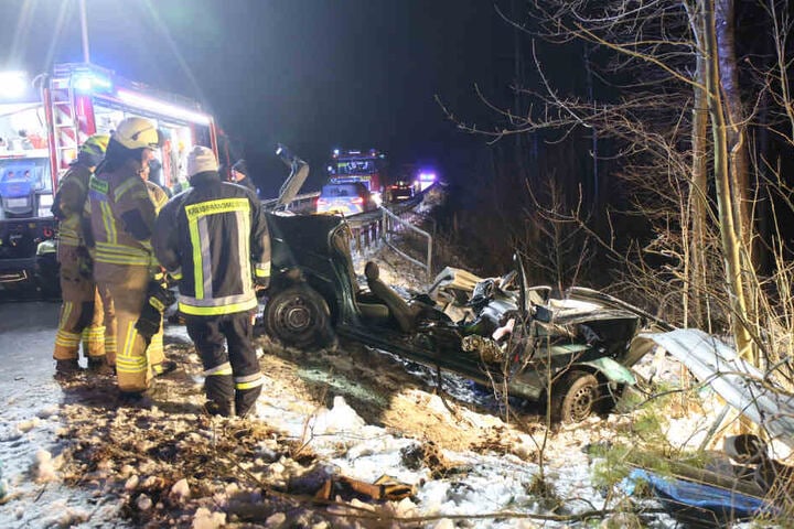 Der 38-jährige Autofahrer durchbrach die Leitplanke.
