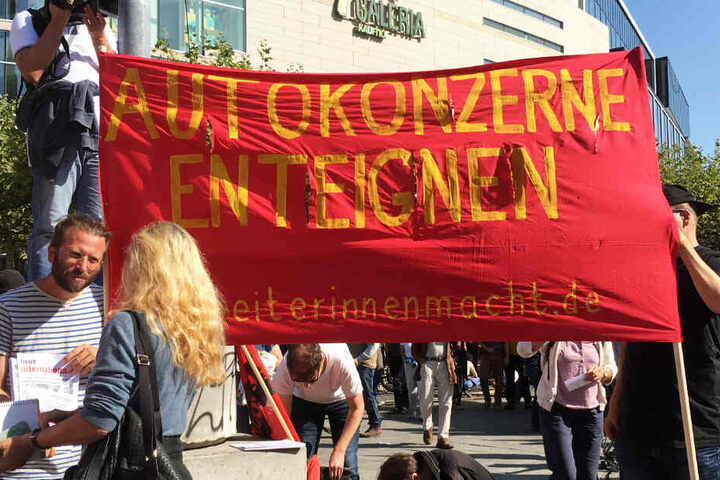 Einige #aussteigen-Demonstranten stellten auch eine sehr radikale Forderung.