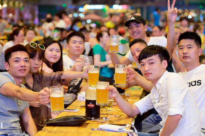 Auf das gute Pils! In China, wie hier in Qingdao, ist sächsisches Bier höchst beliebt.