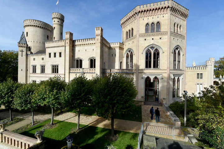 Sommerliche Tempraturen, Schöne Aussichten am Schloss Babelsberg: Brandenburg hat an Architektur viel zu bieten.