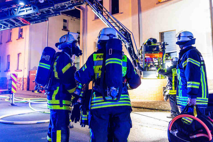 Die Einsatzkräfte fanden den 89-Jährigen leblos in seiner Wohnung.