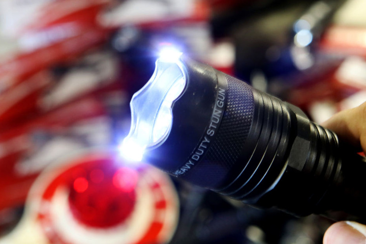 Mit dem geheimen Schalter werden die Lampen zu gefährlichen Waffen.