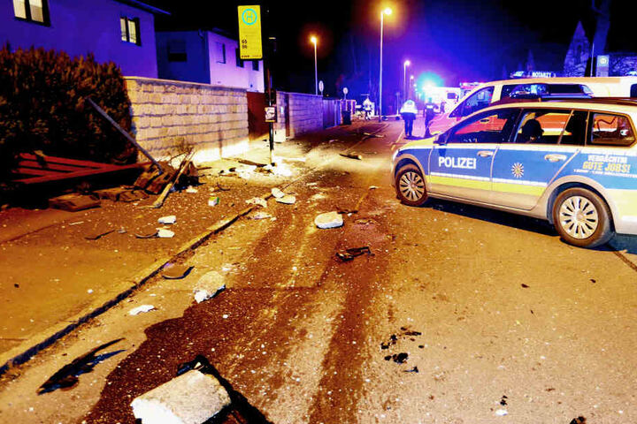 Völlig zerstört! Die DVB-Haltestelle auf der Tronitzer Straße.