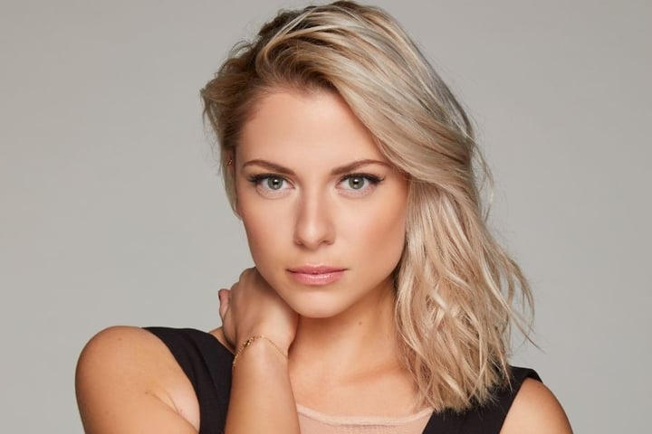 Der Sänger gesteht eine kleine Schwärmerei für GZSZ-Beauty Valentina Pahde (24).