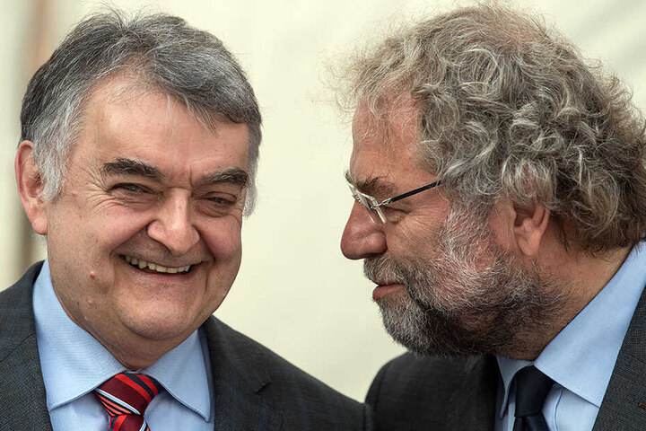 NRW-Innenminister Reul (links) und Polizeipräsident Wesseler haben den Exzessen den Kampf angesagt. "Autobahnen sind keine Festsäle."