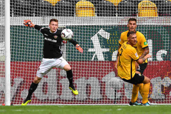 Keeper Markus Schubert (l.) war an den zwei Gegentreffern durch Andre Green absolut schuldlos.
