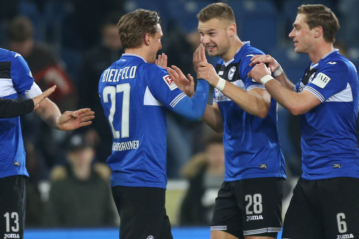 Florian Hartherz (Nr. 28) sorgte für die Flanke, die zum Tor führte.