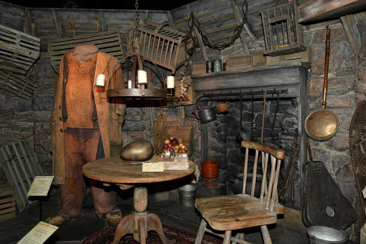 Das Set von Hagrids Hütte wird in der Harry Potter Ausstellung gezeigt.