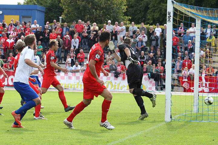 Per Kopfballtor erhöht Davy Frick (vorn) zum 0:2 für den FSV.