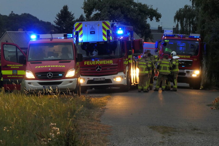 Dort war illegal abgelagerter Müll in Brand geraten. Das Feuer konnte von den Kameraden jedoch schnell gelöscht werden.