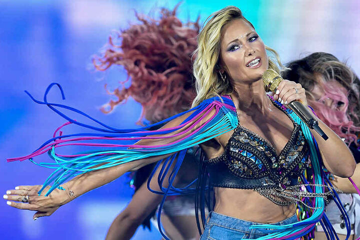 Helene Fischer tanzt im Juli 2018 auf der Bühne im Olympiastadion.