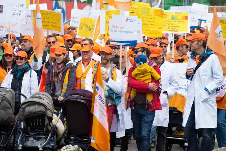 Der Marburger Bund rief Ärztinnen und Ärzte im April 2019 in den kommunalen Krankenhäusern und im öffentlichen Gesundheitsdienst der Kommunen in Baden-Württemberg zu einem ganztägigen Warnstreik auf, um für besser Arbeitsbedingungen zu demonstrieren.