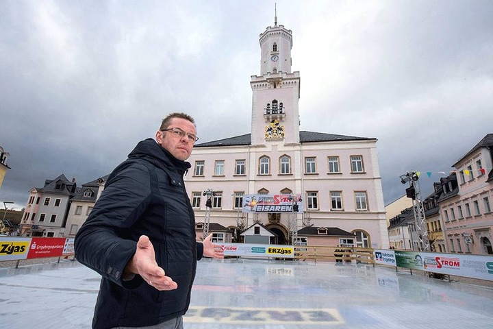 Im Januar gab es eine Böller-Attacke gegen die Schneeberger Eisbahn. Bürgermeister Ingo Seifert (48) war stinksauer.