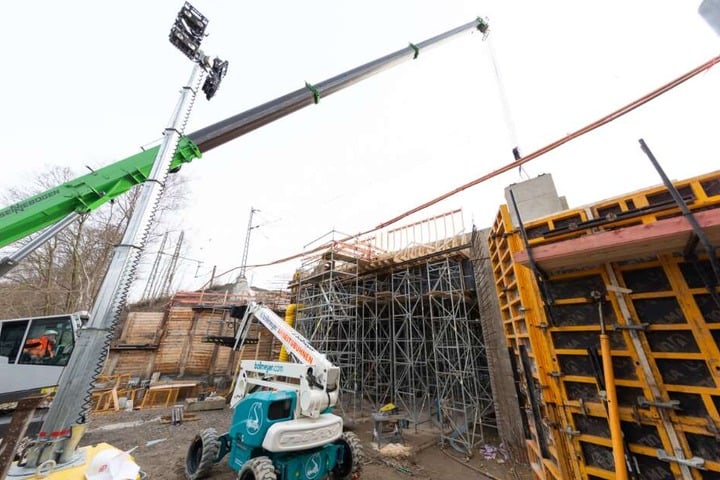 Seit Mitte 2018 werden drei Bahnbrücken in Bielefeld erneuert.