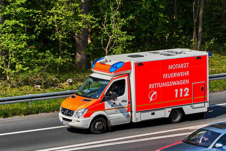 Der Müllwagen-Fahrer und eine Augenzeugin erlitten einen schweren Schock und mussten in ein Krankenhaus gebracht werden (Symbolbild).