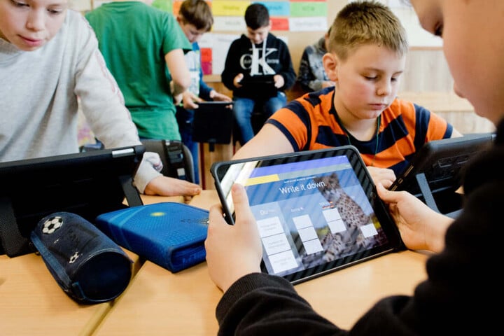 Schüler sollen künftig mit Notebooks in den Klassenräumen arbeiten können.