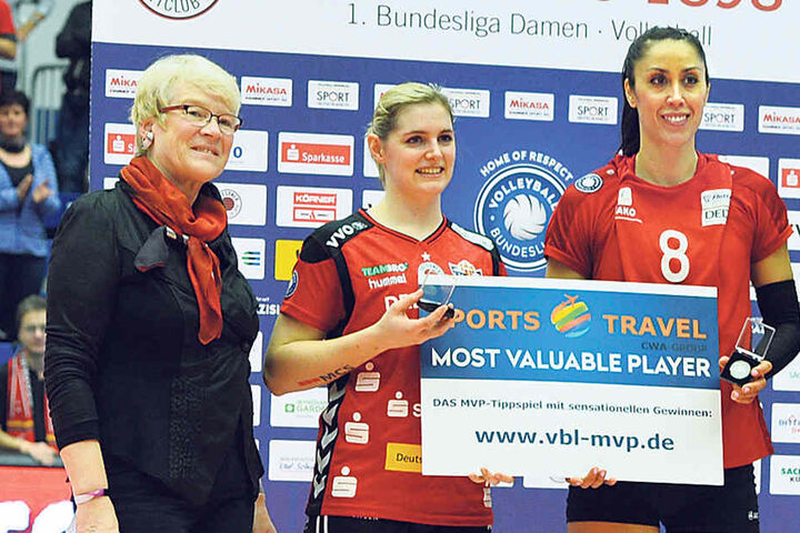 Als wertvollste Spielerinnen wurden Valerie Courtois (M.) und Vilsbiburgs Ruth Keao A. Burdine ausgezeichnet.