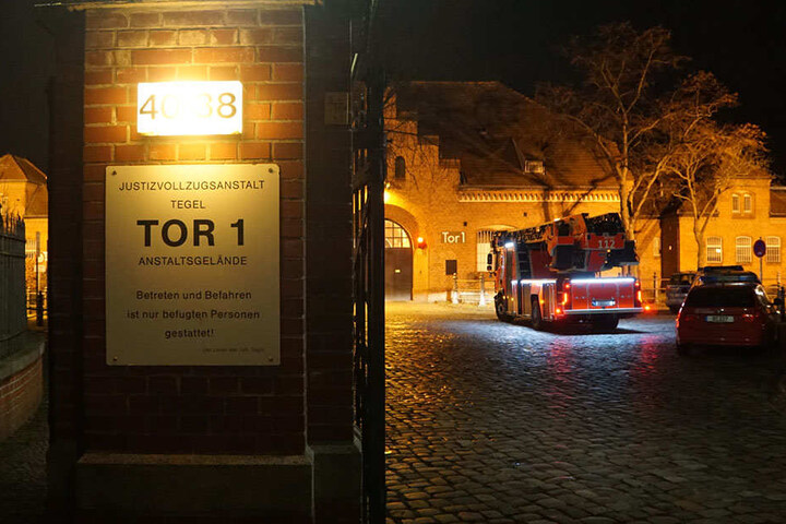 Die Feuerwehr ist mit 44 Einsatzkräften vor Ort.