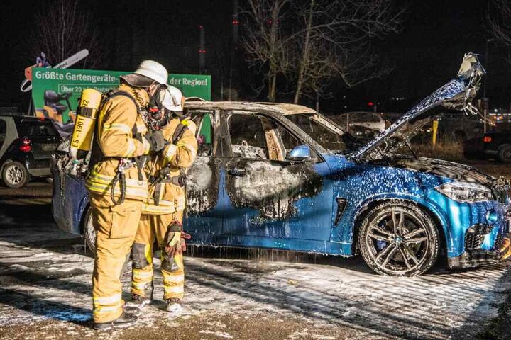 Bisher ist unklar, wie das Feuer entstanden ist. Brandstiftung wird nicht von der Polizei ausgeschlossen.