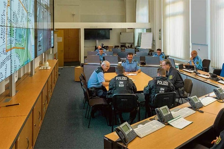 Der "Canaletto-Saal" im Polizeipräsidium an der Schießgasse. Hier laufen alle Fäden zusammen.