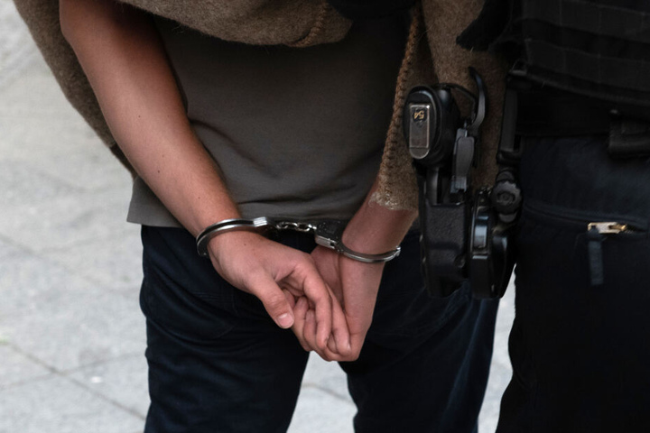 Die Polizei konnte endlich einen Tatverdächtigen festnehmen. (Symbolbild)