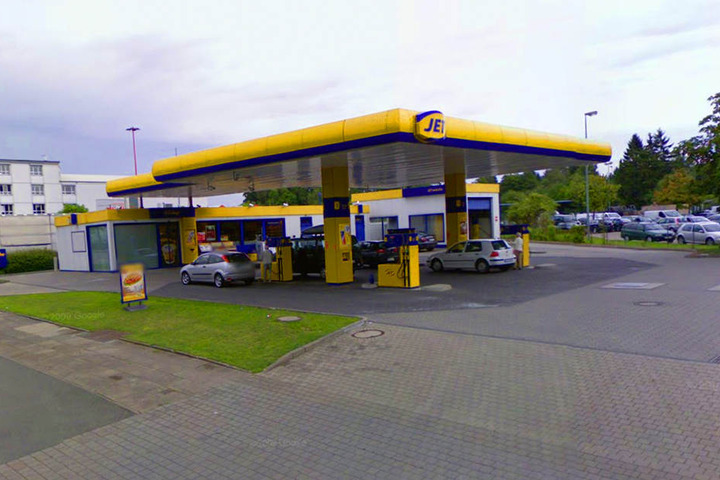 Diese Tankstelle raubte der Unbekannte aus.