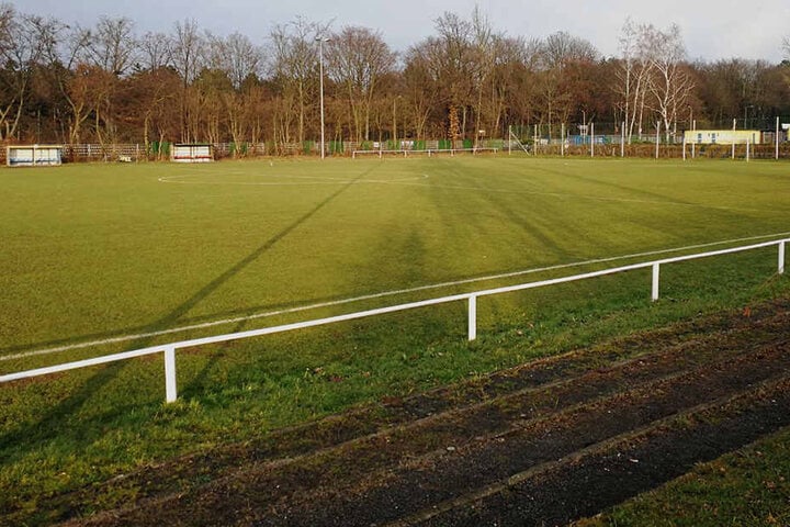 Der ehemalige Platz der U23. Für den neuen Kunstrasen muss die komplette Fläche tief ausgehoben werden.