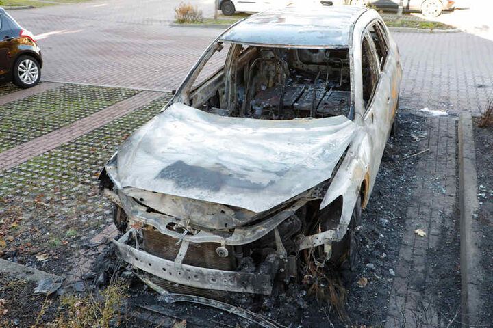 Die Polizei hat Ermittlungen wegen Brandstiftung aufgenommen.
