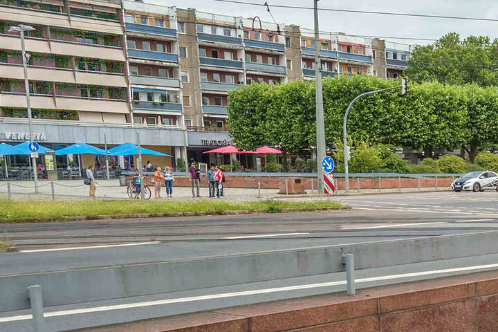 Auch am Neustädter Markt finden sich rund um den Goldenen Reiter noch wenige
unsanierte Plattenwohnungen.