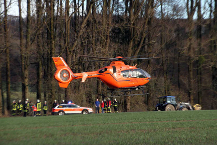 Der Rettungshubschrauber Christoph 13 aus Bielefeld brachte den Jugendlichen in eine Spezialklinik.