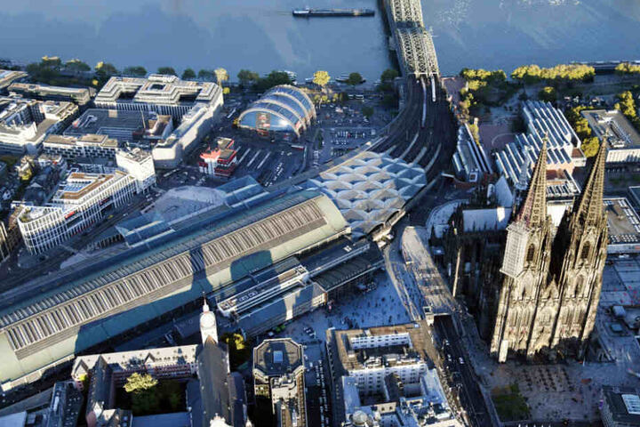Der Kölner Hauptbahnhof mit dem Dom.