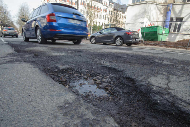 Das beliebte Kaßberg-Viertel bleibt natürlich nicht verschont. Auf der
Ulmenstraße klafft dieses Schlagloch.