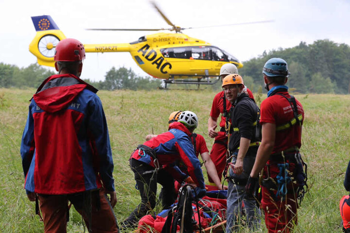 Mit dem Rettungshubschrauber ging es in die Dresdner Uniklinik.