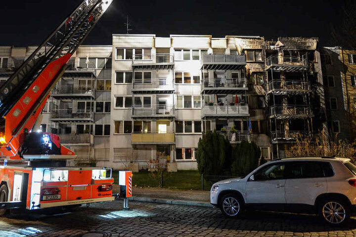 Bis zum frühen Mittwochmorgen beschäftigte der Brand die Einsatzkräfte.