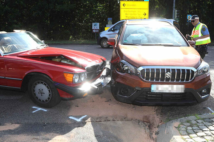 Einer der beiden Fahrer wurde bei der Kollision verletzt.
