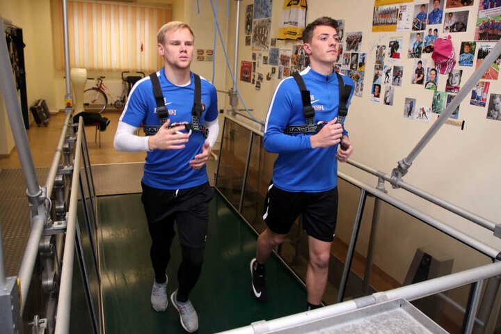 Laktattest bei den Veilchen: Auch Sören Bertram (l.) und Nicolai Rapp mussten aufs Laufband.