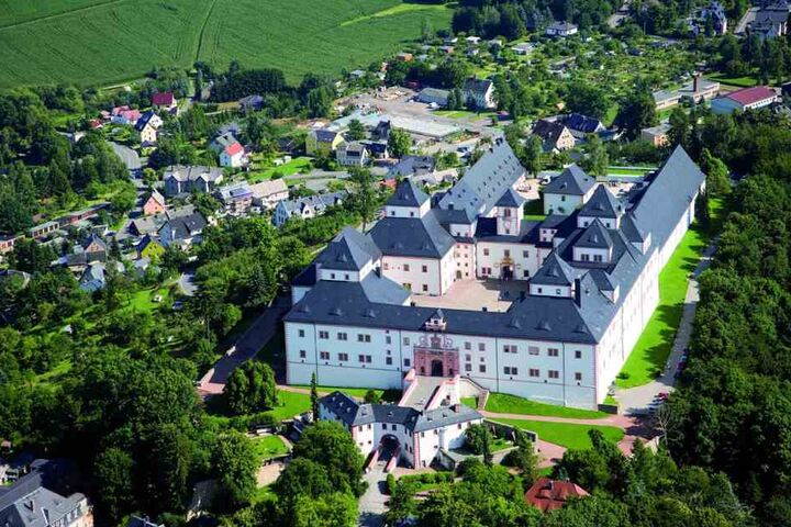 Das Schloss Augustusburg thront über dem gleichnamigen Ort.