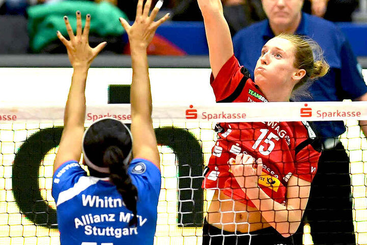 DSC-Neuzugang Kadie Rolfzen (r.) glänzte gegen Stuttgart mit einer starken Vorstellung und zehn Punkten.