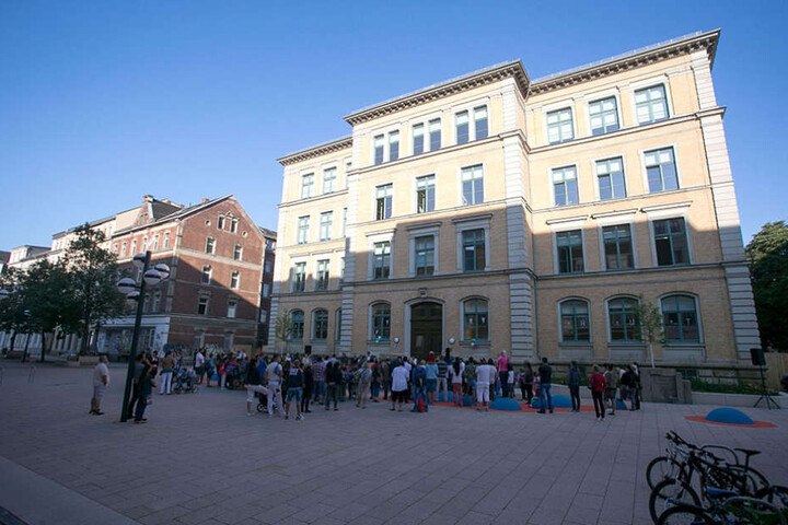Schmuckkästchen: die Rosa-Luxemburg-Schule auf dem Brühl.